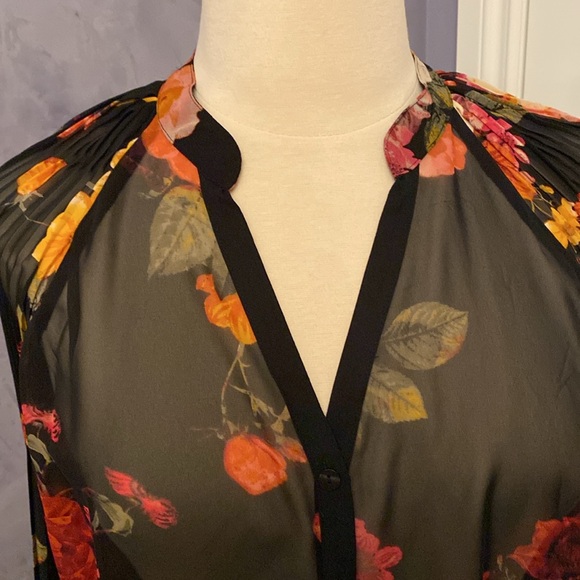 Black sheer blouse with v-neck 3/4 sleeves and mandarin collar - Picture 4 of 4